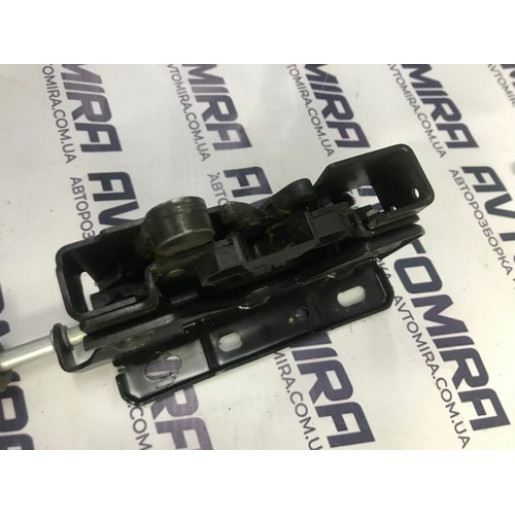 Замок багажника правий Ford Focus Cabriolet 2006-2010 1544593